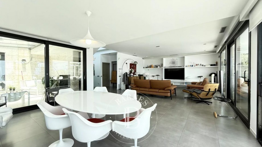 img-gallery