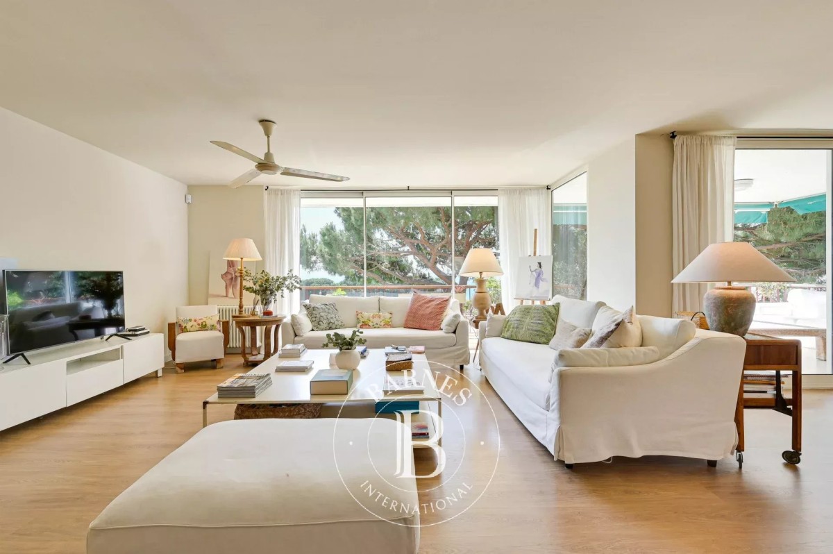 Stunning renovated apartment with sea views in Sant Vicenç de Montalt