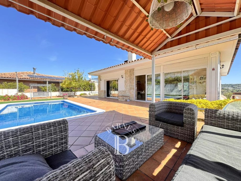 Casa con piscina en el centro de Argentona, a 30 minutos de Barcelona