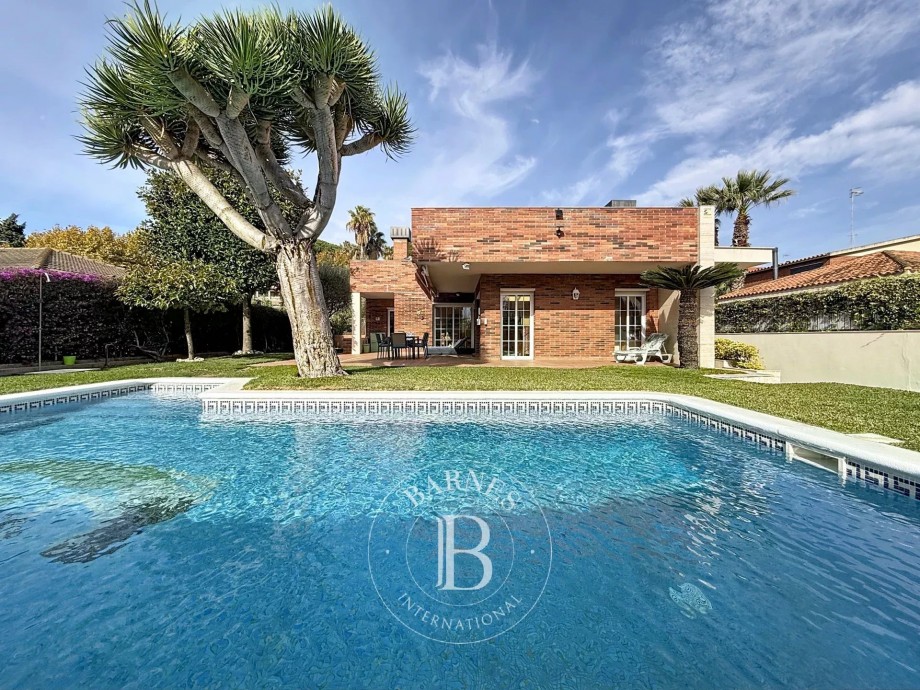 Maison avec piscine sur la plage de Sant Vicenç de Montalt Barcelone.