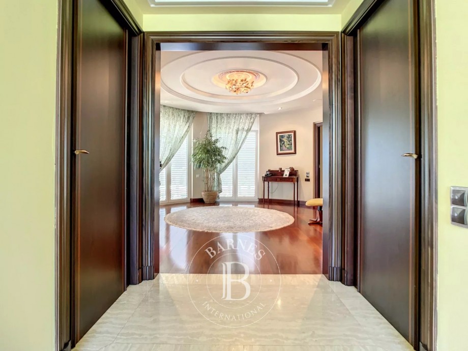 img-gallery