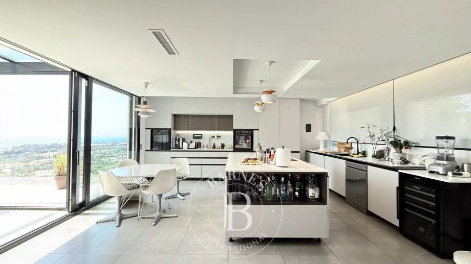 img-gallery
