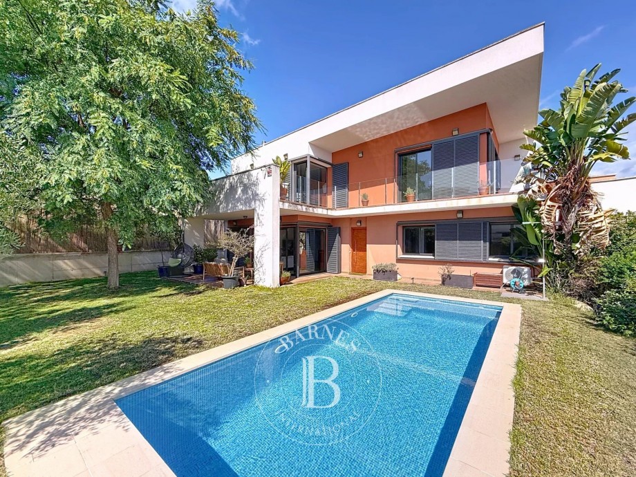 Casa reformada en venta con vistas al mar en Mataro - Barcelona.