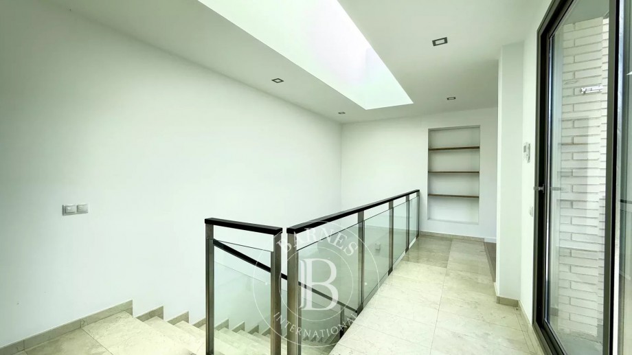 img-gallery