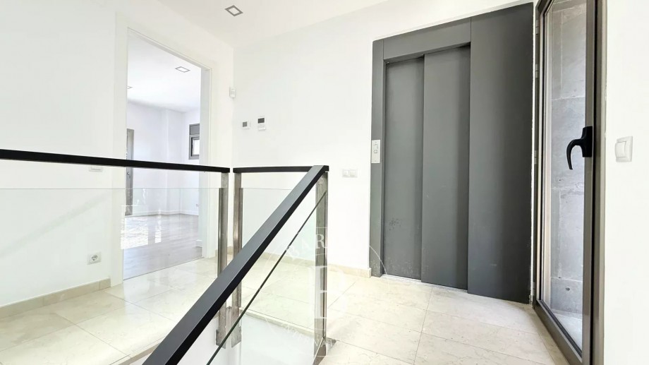 img-gallery