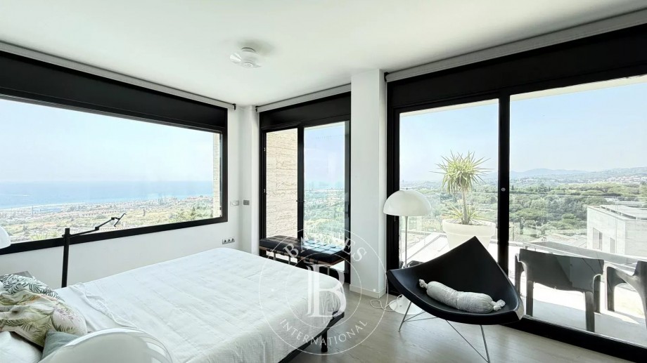 img-gallery