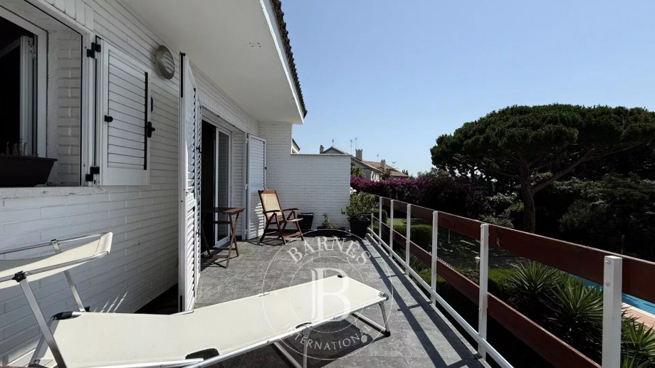img-gallery