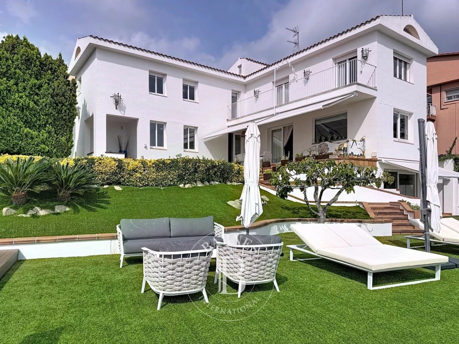 Casa en venta con vistas mar en Mataró, Barcelona.