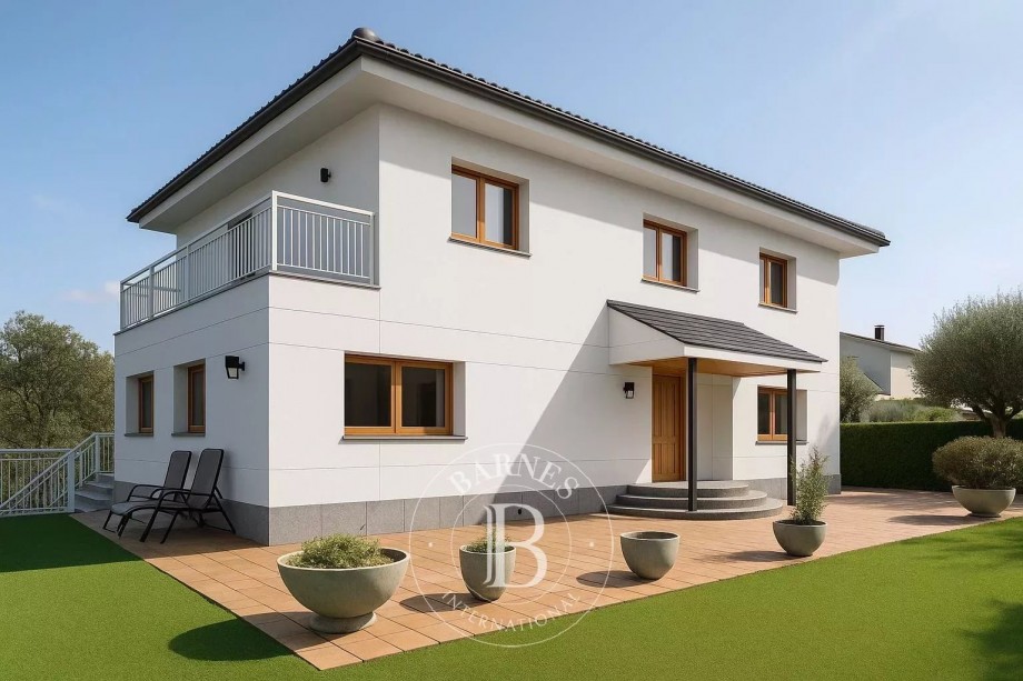 Renovated house with sea views in Mataró, 25 minutes from Barcelona.