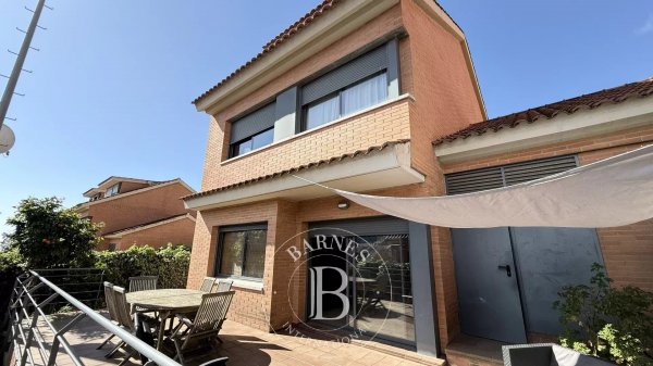 Sold, Townhouse Sant Andreu... - picture 1