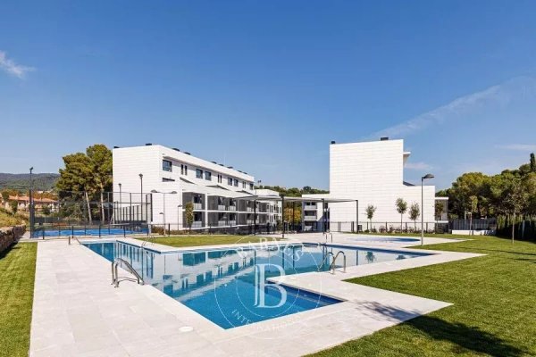 For Sale, Apartment Sant... - picture 2