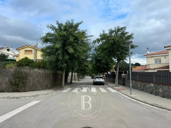 Building land Premia de Dalt - picture 2