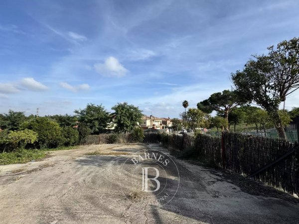 Building land Premia de Dalt - picture 1