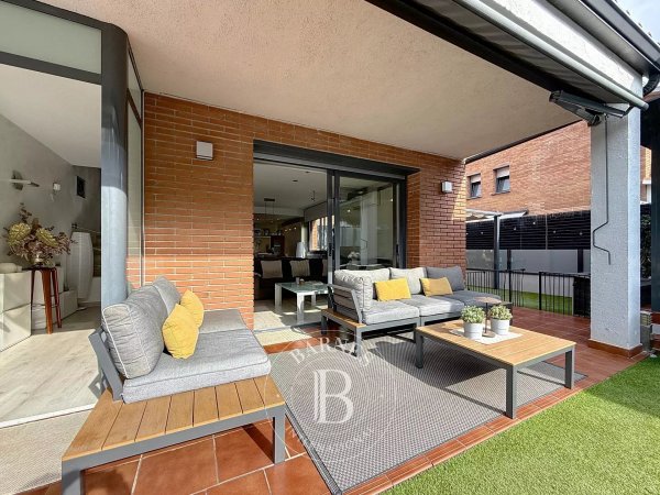 For Sale, Townhouse Sant... - picture 2