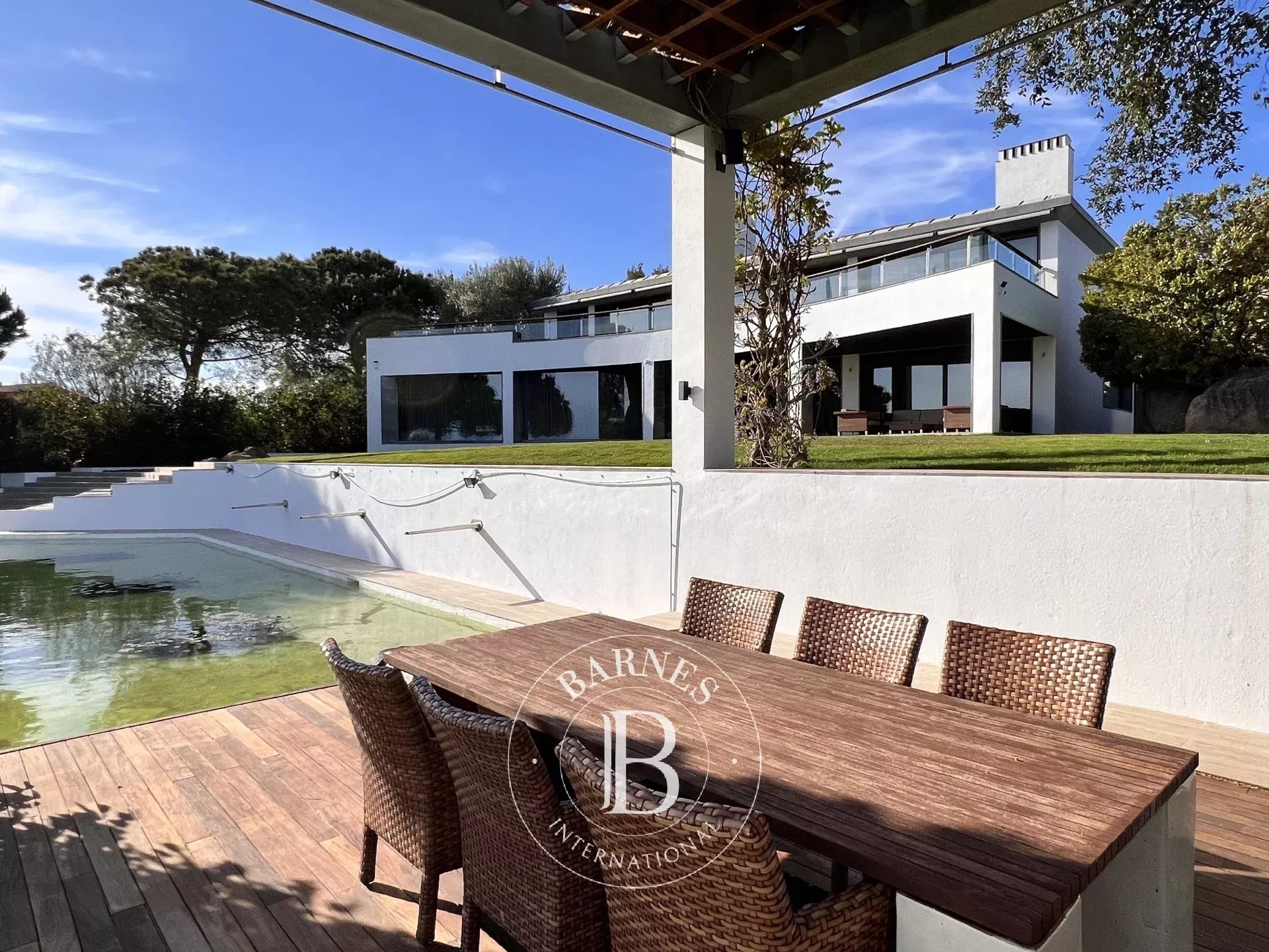 Maravillosa villa en venta en la prestigiosa urbanización Supermaresme, en Sant Andreu de Llavaneres, Barcelona. - picture 2