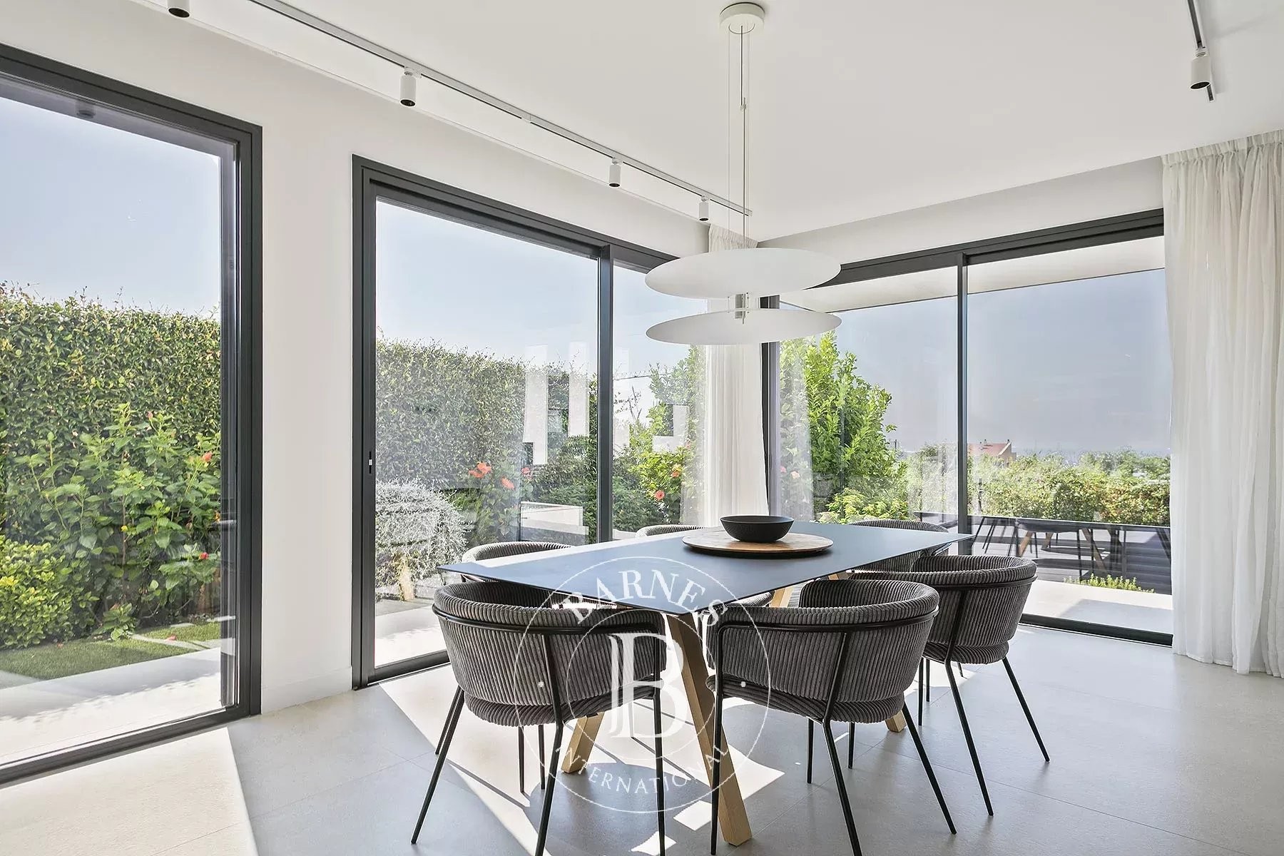 Vil·la exclusiva amb vistes al mar a Montgat – Luxe contemporani a prop de Barcelona - picture 3