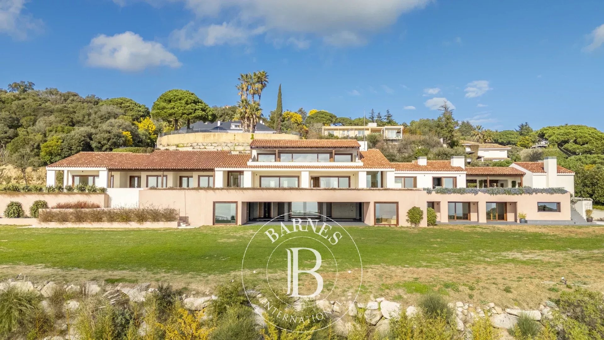 Maison exclusive avec 4.000 m² construits et 11.000 m² de jardin à vendre à Sant Andreu de Llavaneres - picture 2
