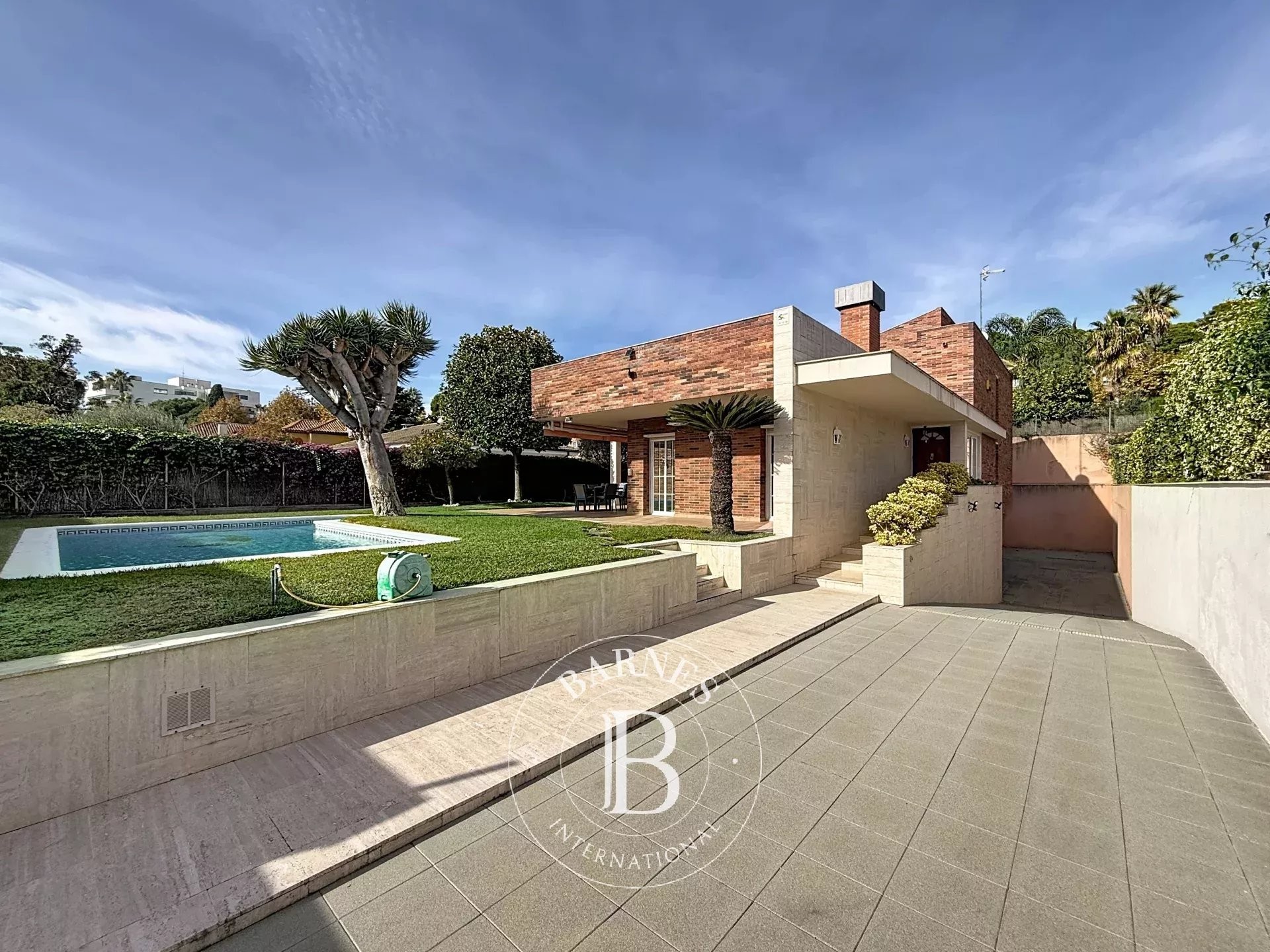 House with swimming pool on the beach of Sant Vicenç de Montalt, Barcelona. - picture 1