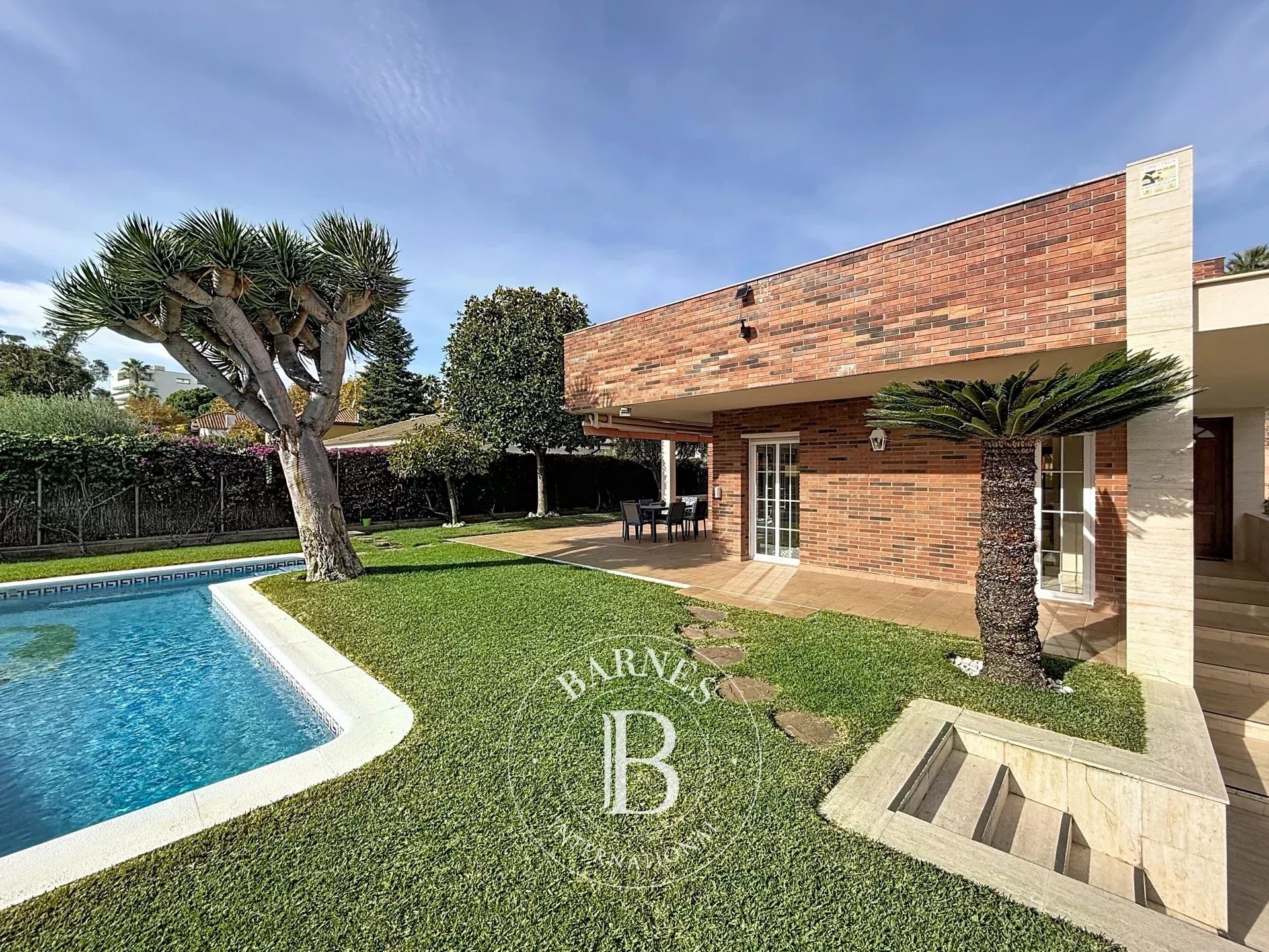 House with swimming pool on the beach of Sant Vicenç de Montalt, Barcelona. - picture 2