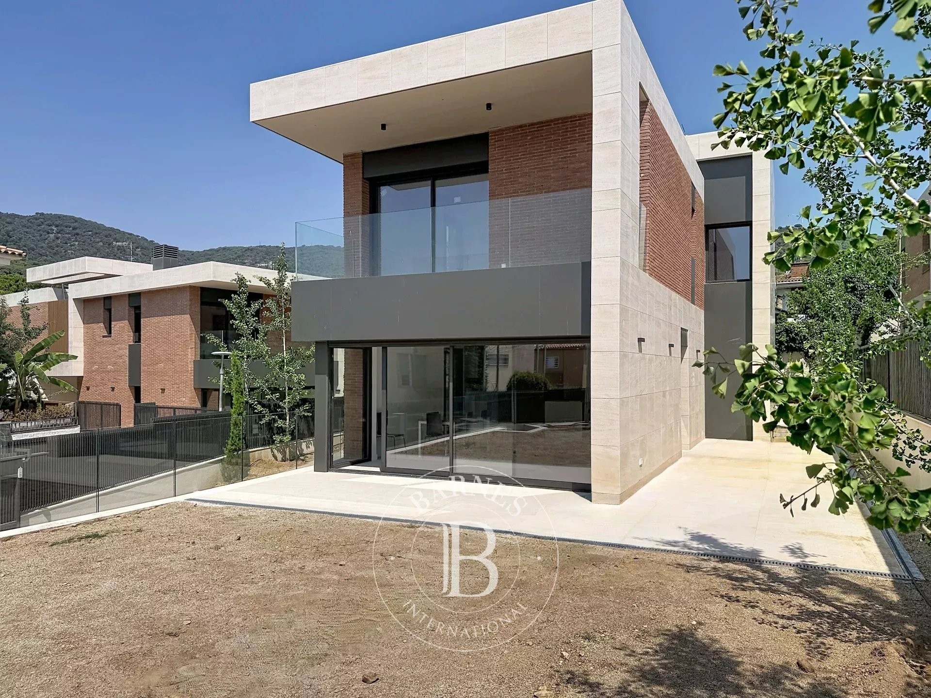 VIVIENDA UNIFAMILIAR DE OBRA NUEVA EN PREMIÀ DE DALT - picture 2