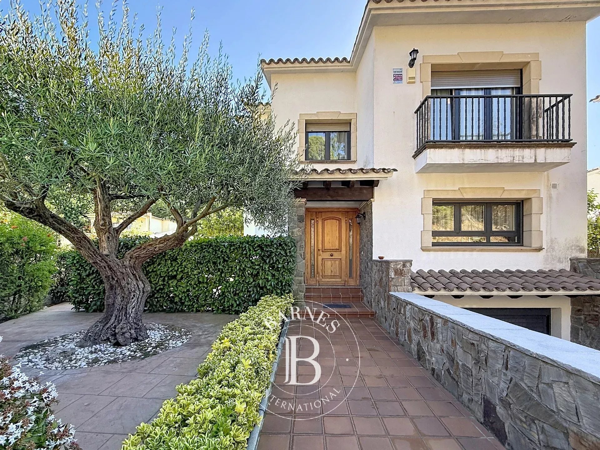 Casa con Piscina y Jardín en Venta en Cabrera de Mar Barcelona - picture 2