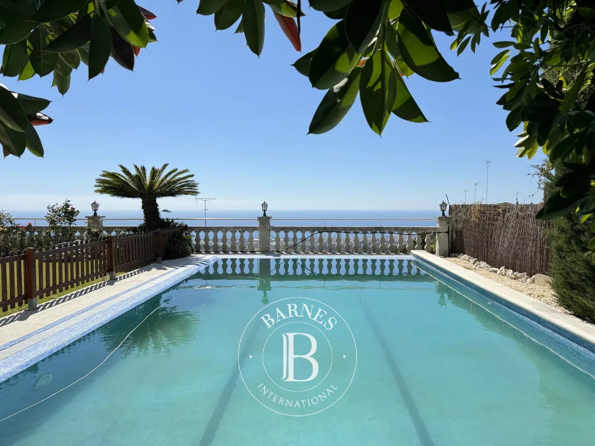 Cozy house of 500 square meters with exceptional sea views, 30 minutes from Barcelona. - picture 1