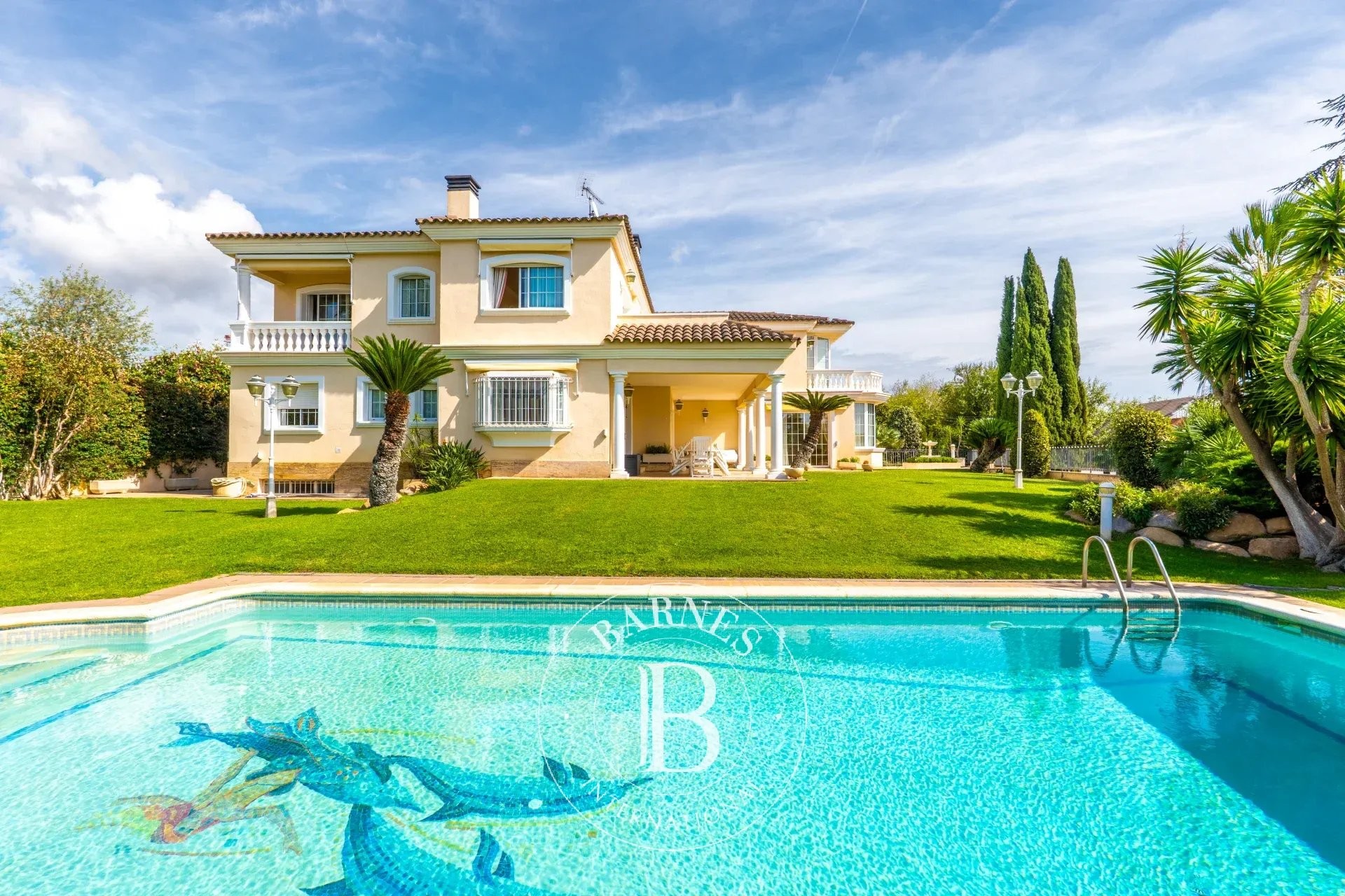 Exclusive Villa with Sea Views in Vilassar de Dalt, Barcelona - picture 3