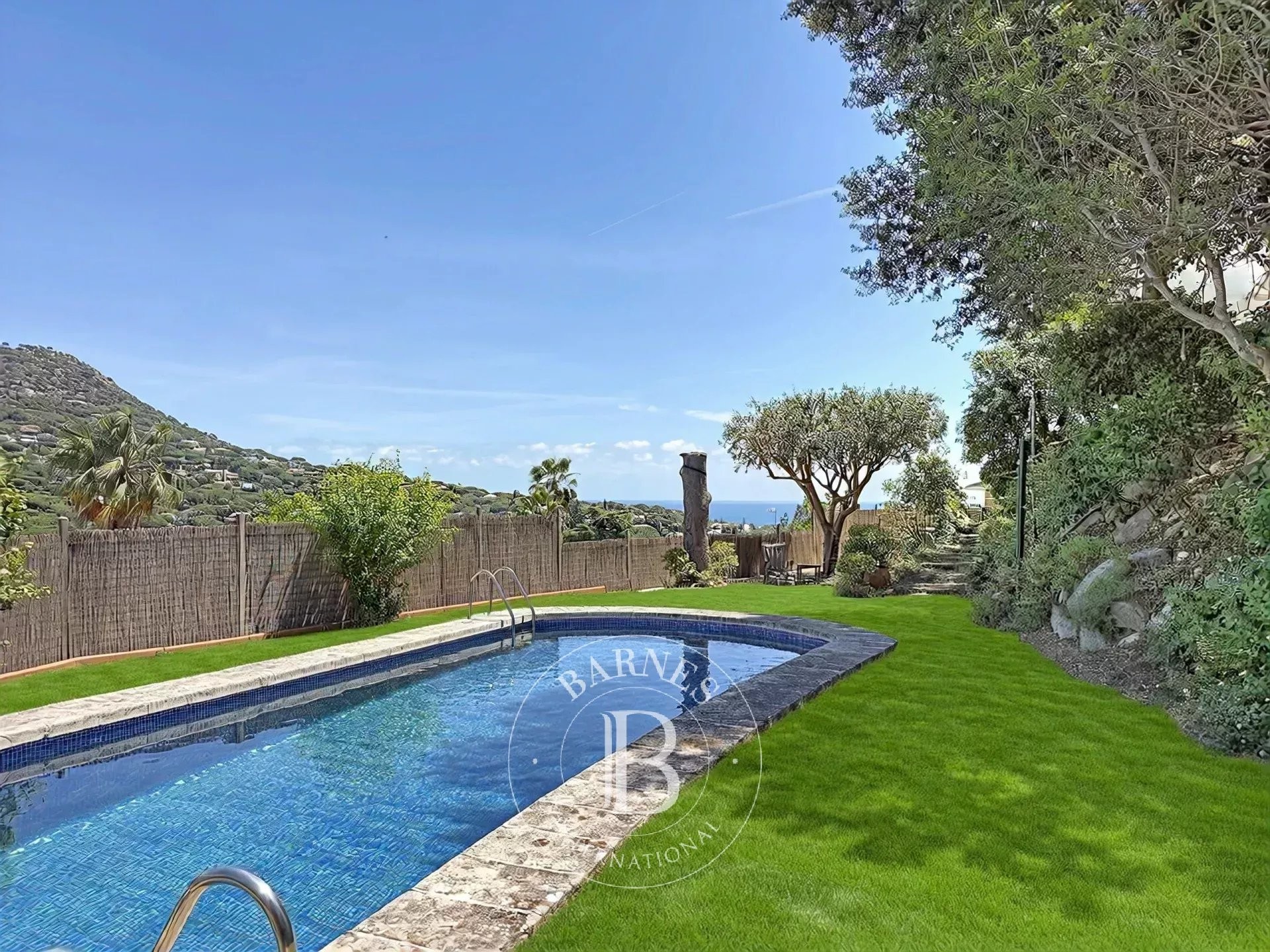 House with sea views in Cabrils, Barcelona - picture 2