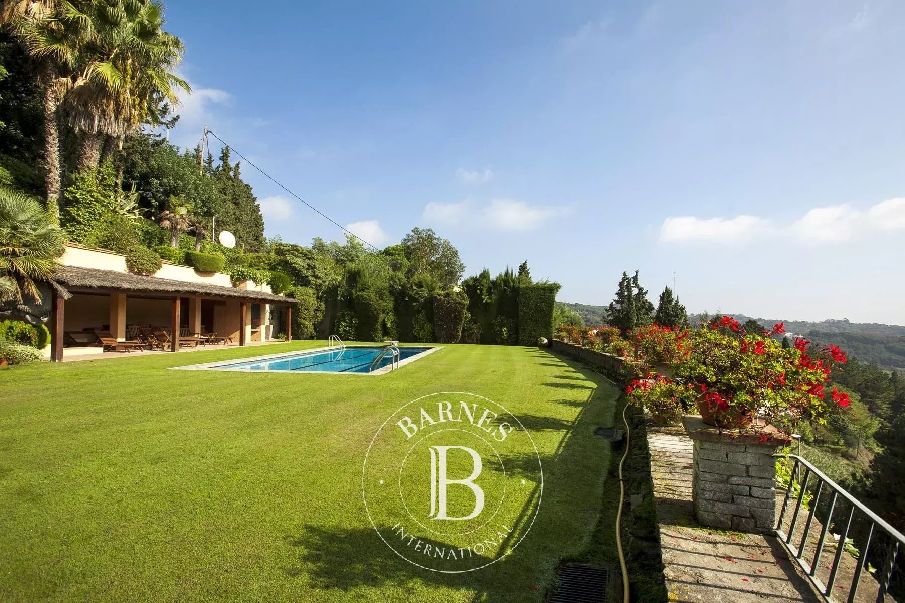 Historic estate in the middle of nature for sale just 35 minutes from Barcelona. - picture 2